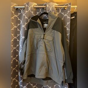 Bullhead Men's Gray and Black Windbreaker